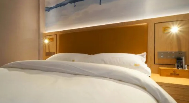 Двухместный семейный люкс с 2 комнатами Mingxuan Business Hotel (Zhangzhou Ancient Town RT-Mart Store)