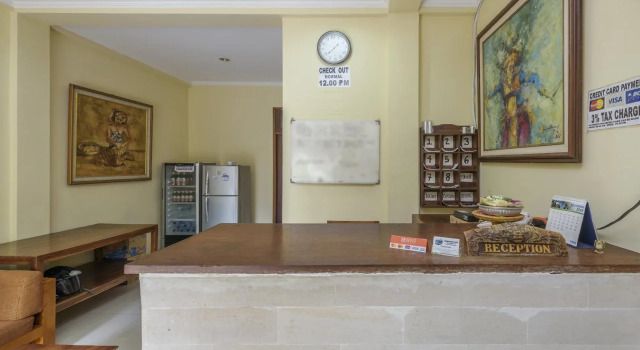 SURFARIS INN on poppies 2, Забронировать Отель Отели Куты с бассейном, рядом с Vihara Dharmayana Buddhist Temple, Бассейн