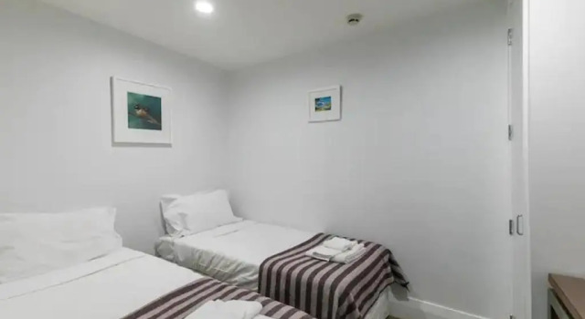 Апартаменты Stunning two-bedroom Viaduct apartment