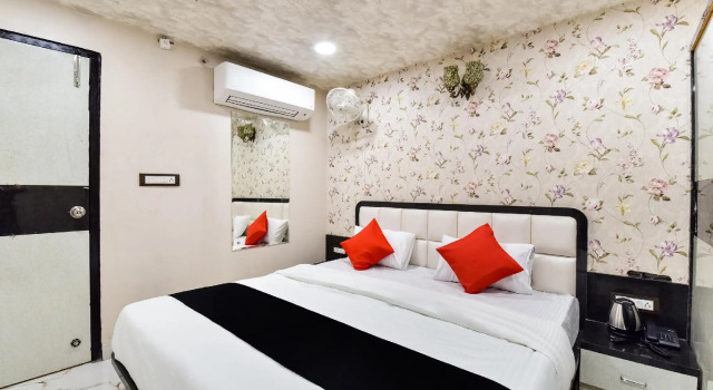 Capital O JAI1231 Queens Hub Hotel, Забронировать Отель Отели штата Раджастхана с парковкой, Парковка