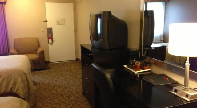 Четырёхместный номер Standard Ramada by Wyndham Fresno North