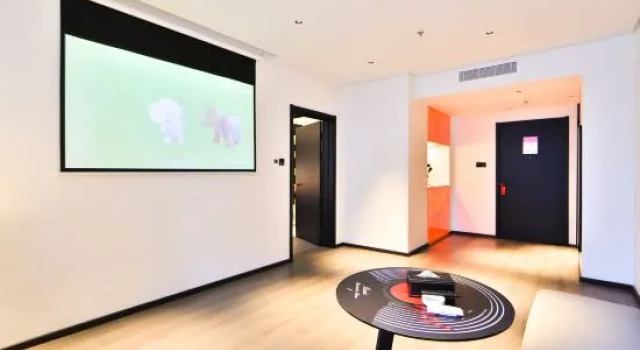 Люкс Deluxe Ibis Hotel (Tonghua Binjiang West Road)