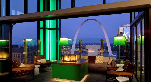 Четырёхместный номер Executive Hilton St. Louis at the Ballpark