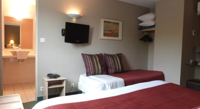 Hôtel Aurore, Rezerwuj Hotel Hotele w Cher z parkingiem, Parking