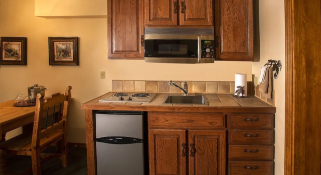 Люкс с 2 комнатами Alpine Village Suites