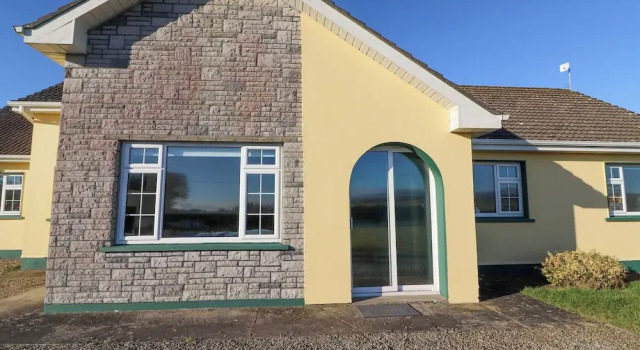 Mullagh Road, Boek Hotel Hotels in Clare met parkeren, Parkeren