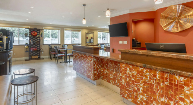 Best Western Plus Airport Plaza