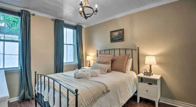 Апартаменты Classic Fells Point Condo on Broadway Square!