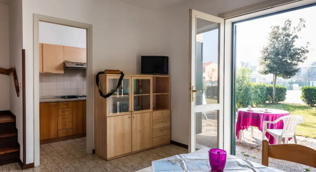 Spacious Family Villa With Playground and Pool, Забронировать Вилла Отели Бибионе-Пинеда с парковкой, рядом с Долина Вальгранде, Парковка
