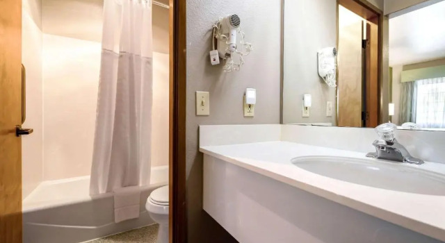 Номер Standard Quality Inn & Suites Bainbridge Island