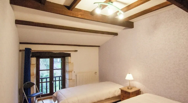 Коттедж Comfort с 5 комнатами Spacious farmhouse with private heated pool in a rustic garden