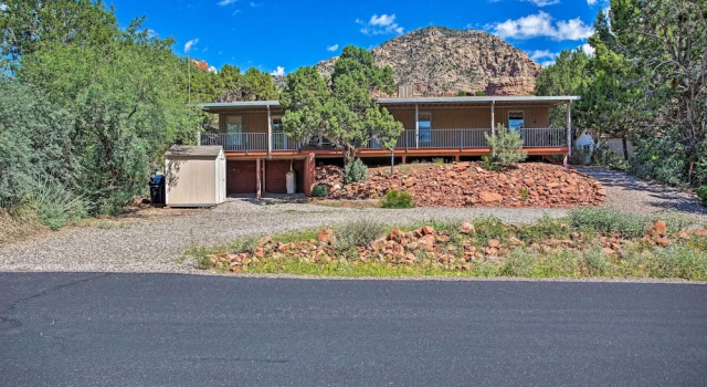 Коттедж с 3 комнатами Sedona Home w/ View, Half-mi to Chimney Rock!