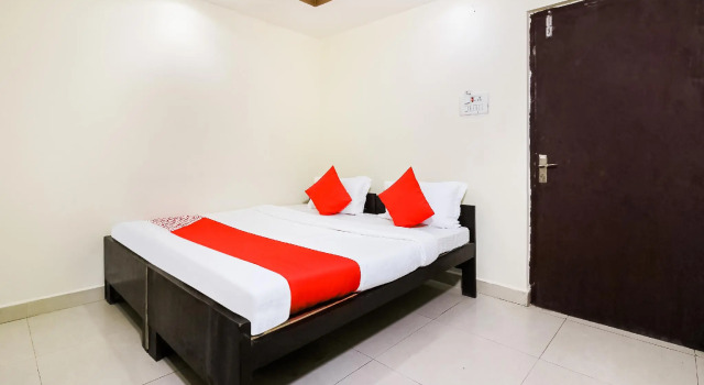 OYO 28296 White Solitaire, Book Hotel Ludhiana Punjab