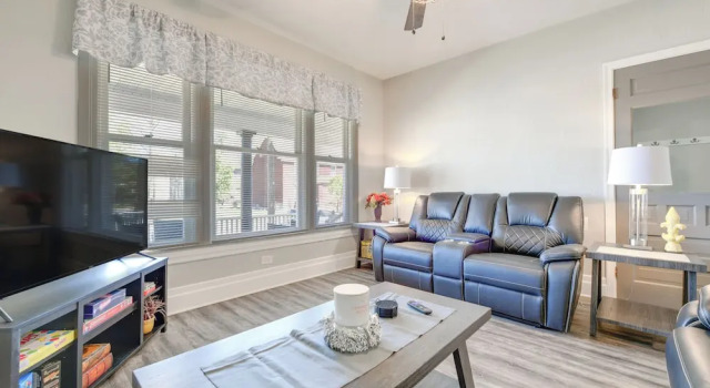 1 Mi to Niagara Falls! Family Home w/ Shared Yard, Забронировать Отель Отели Ниагара Фолс 4 звезды, рядом с Круиз Maid of the Mist, 4*