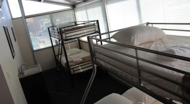 Кровать в общем номере San Juan Island Hostel
