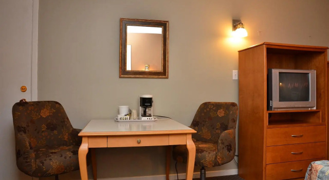 Двухместный номер Deluxe Canadas Best Value Inn Kelowna