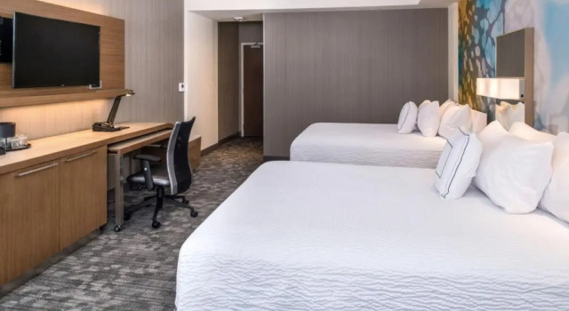 Четырёхместный люкс Courtyard by Marriott Detroit Farmington