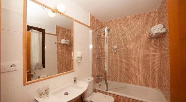 Четырёхместный семейный номер Standard Hotel Rural Casa de Campo