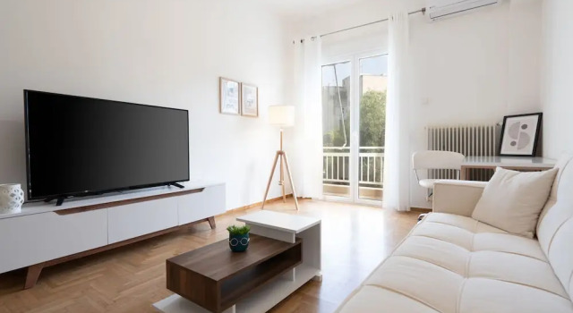 City Chic Apartment with Park View