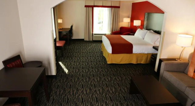 Люкс Holiday Inn Express Hotel & Suites - Sumter by IHG