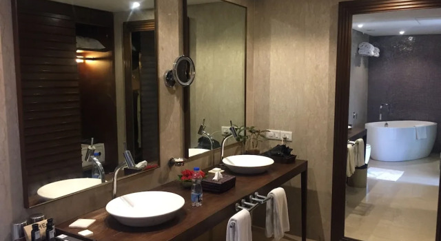 Люкс Deluxe с балконом The Park Visakhapatnam