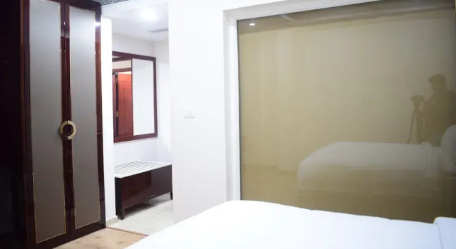 Hotel Naveen Continental @ 2Minutes Walk From Zero Road Bus Stand, Забронировать Отель Отели Аллахабад 3 звезды, 3*