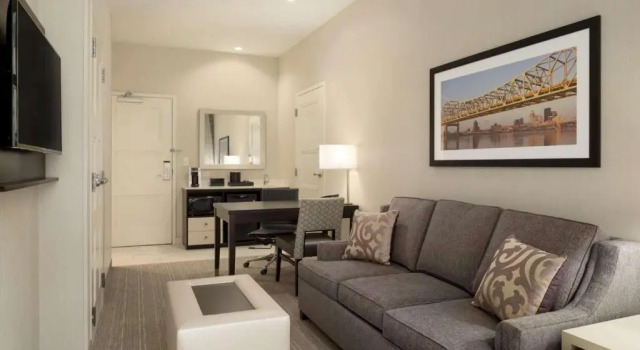 Одноместный люкс Embassy Suites Louisville Downtown
