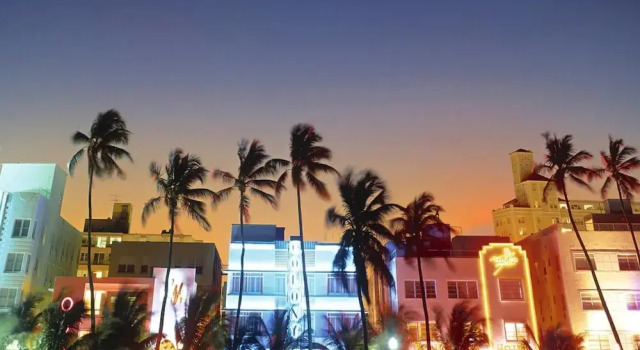 BEST DEAL! 2BR Modern Beachfront Ocean Drive WiFi