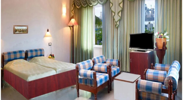 Люкс Bharat Hotel