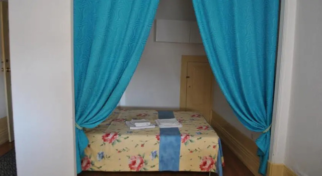 Blue door 105 Belmonte St. Central, Забронировать Отель Порту Регион Порту, рядом с Канатная дорога Гайя