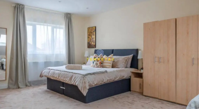 5 Bed/4 Bath At Wembley Stadium & Free Parking