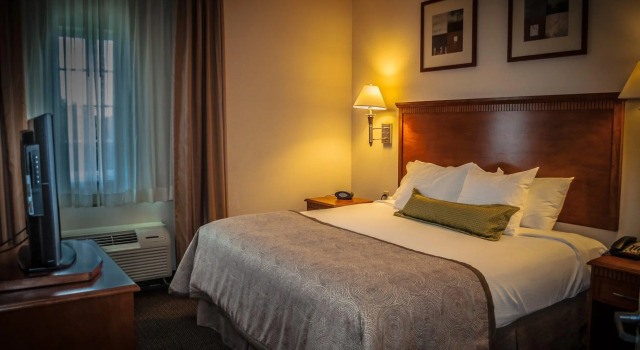 Двухместный люкс Candlewood Suites New Iberia by IHG