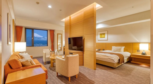 Полулюкс Hotel Grand Fuji