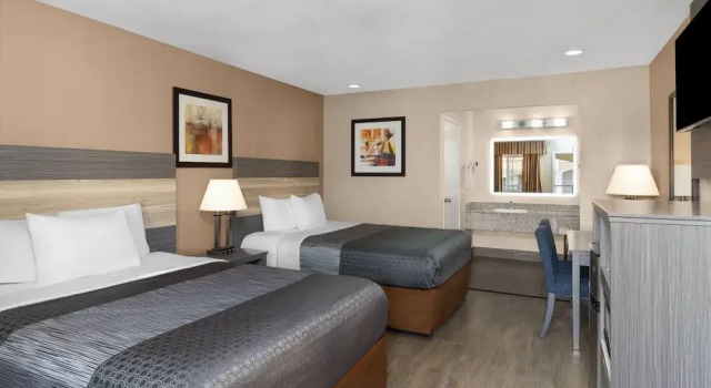 Четырёхместный номер Standard с видом на бассейн Travelodge by Wyndham Banning Casino and Outlet Mall