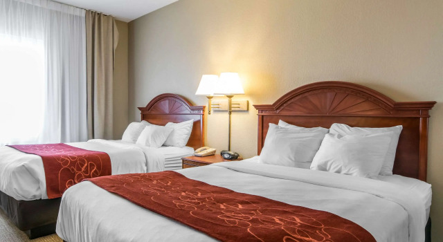 Четырёхместный люкс Comfort Suites Owensboro South