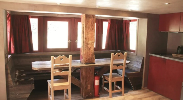 Cosy, 2-bedroom Chalet With Mountain Views Minutes From the Slopes!, Réserver Chalet Montriond Les Portes du Soleil