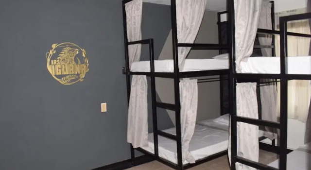 Кровать в общем номере Casa Hostal La Iguana