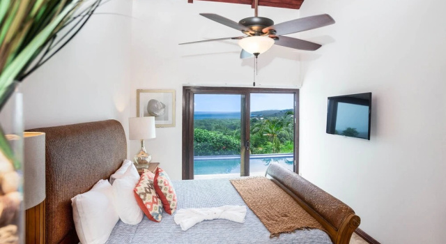 Pristine Bay Villa 1304 with large pool - 3 bedroom 3 Condo by RedAwning, Book Villa Sommerhuse i Roatan, Hytte