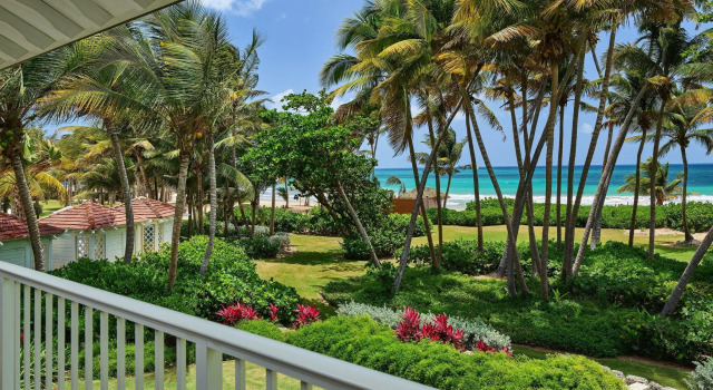 Четырёхместный номер Standard с балконом и oceanfront Four Seasons Resort and Residences Puerto Rico