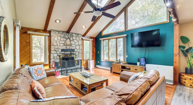 Lake Harmony Resort Home w/ Deck + Fire Pit!
