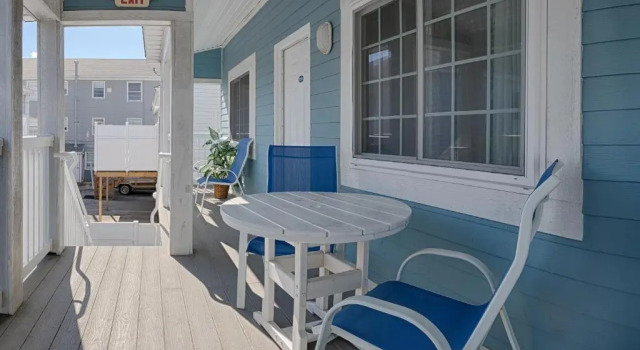 Четырёхместный номер Standard Commander Beach House Hotel