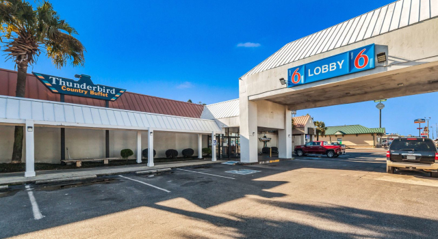 Motel 6-Florence, SC, Забронировать Мотель Отели Южной Каролины с бассейном, Бассейн