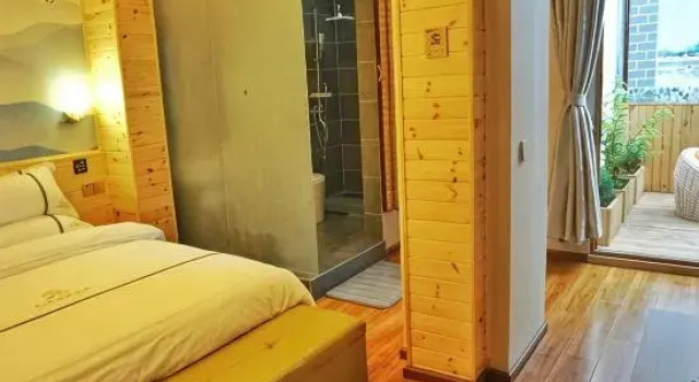 Семейный люкс с балконом Jianshui Bushe Lin'an Inn (Zhujia Garden Branch)