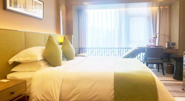Номер Business Leshan Ramada Hotel