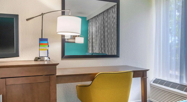 Standard Vierer Zimmer Hampton Inn Adel