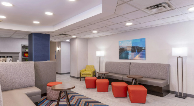 Hampton Inn & Suites St. Louis-Chesterfield, Забронировать Отель Честерфилд Миссури, рядом с The Factory
