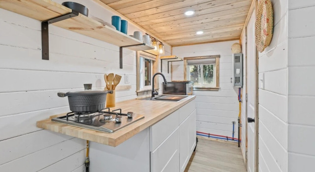 Tiny House! Quiet, Pine Trees, Private, Close to Grand Canyon, Sedona, Oak Creek Just off I17 by Redawning, Rezerwuj Hotel Mountainaire Arizona