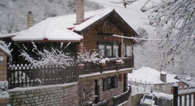 Kyra Niki, Réserver Hôtel Agrafa 