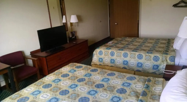 Четырёхместный номер Standard Super 8 by Wyndham Omaha Eppley Airport/Carter Lake