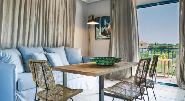 Полулюкс Avithos Resort Hotel